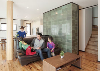 建築実例2： 家族で選んだ大黒柱が見守る家の内観